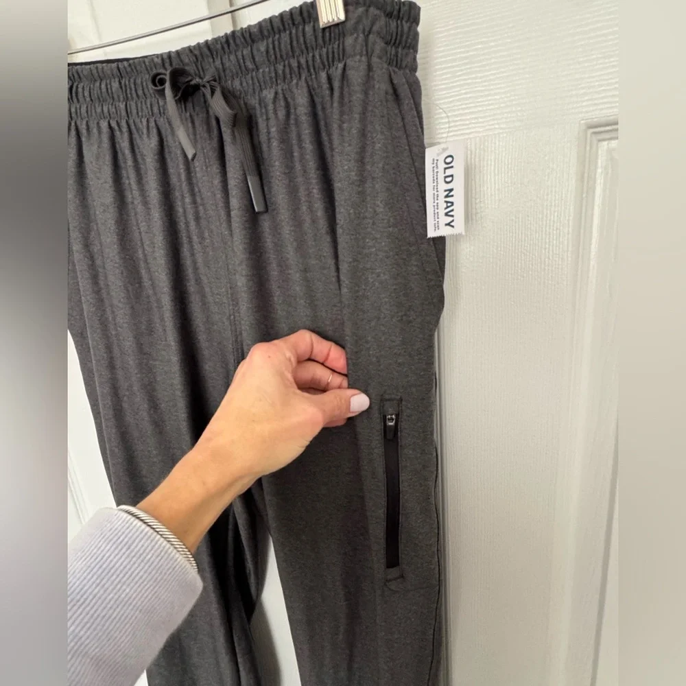 Men’s M Old Navy Active Sweatpants Joggers Bundle Gray Tapered Zip Pocket 2-Pack - Picture 3 of 14